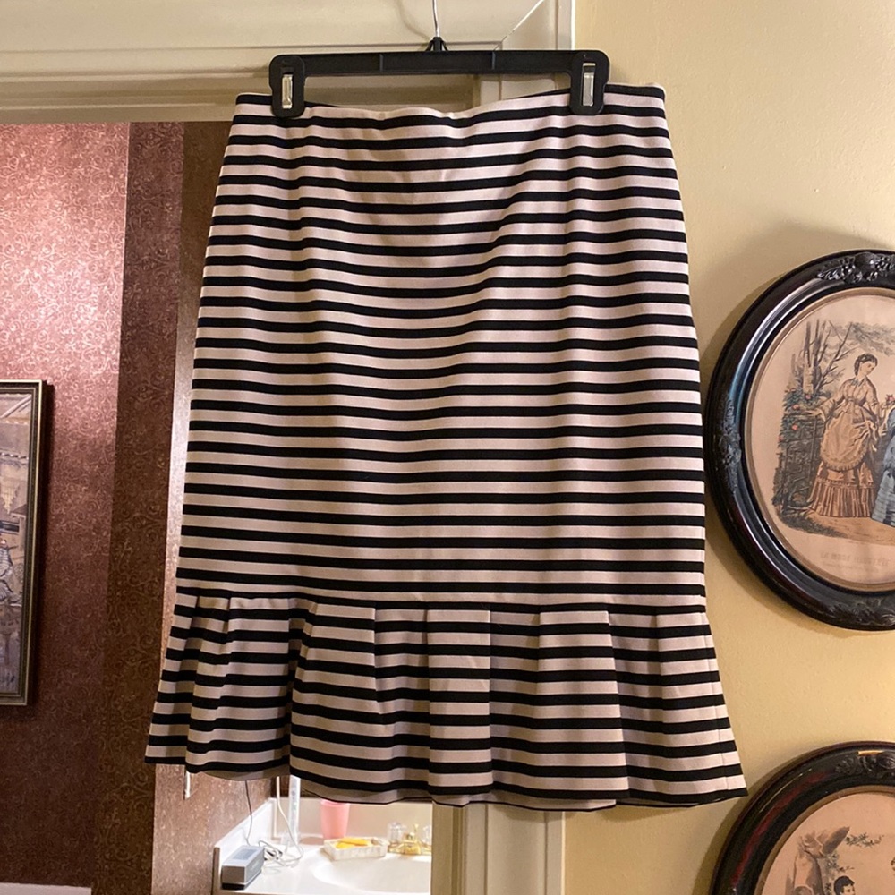 White House black/cream striped skirt